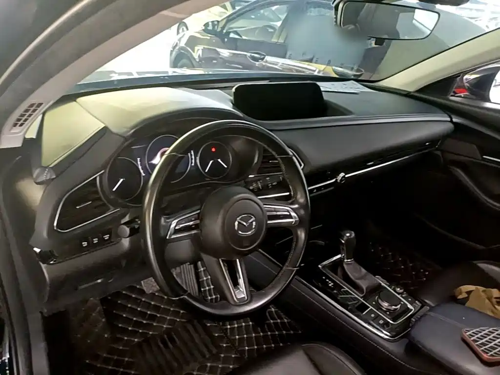 Mazda CX-30 — фото 10