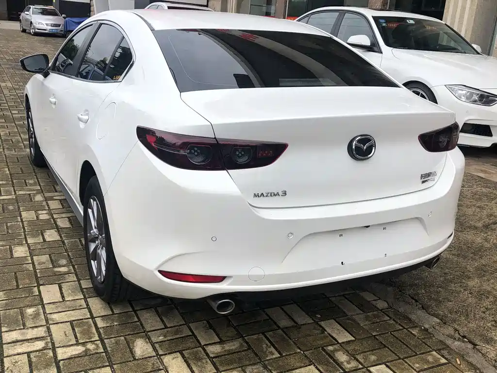 Mazda 3 Axela — фото 4