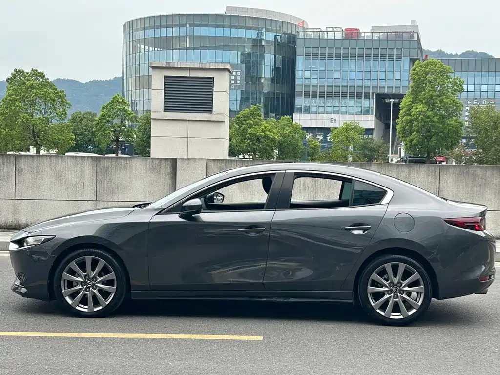 Mazda 3 Axela — фото 4
