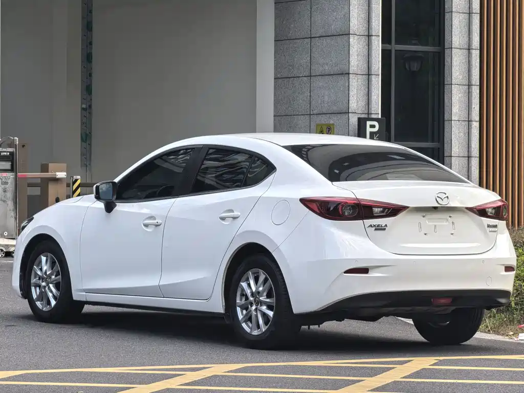 Mazda 3 Axela — фото 4