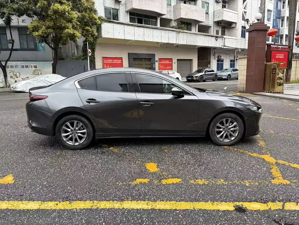 Mazda 3 Axela — фото 4