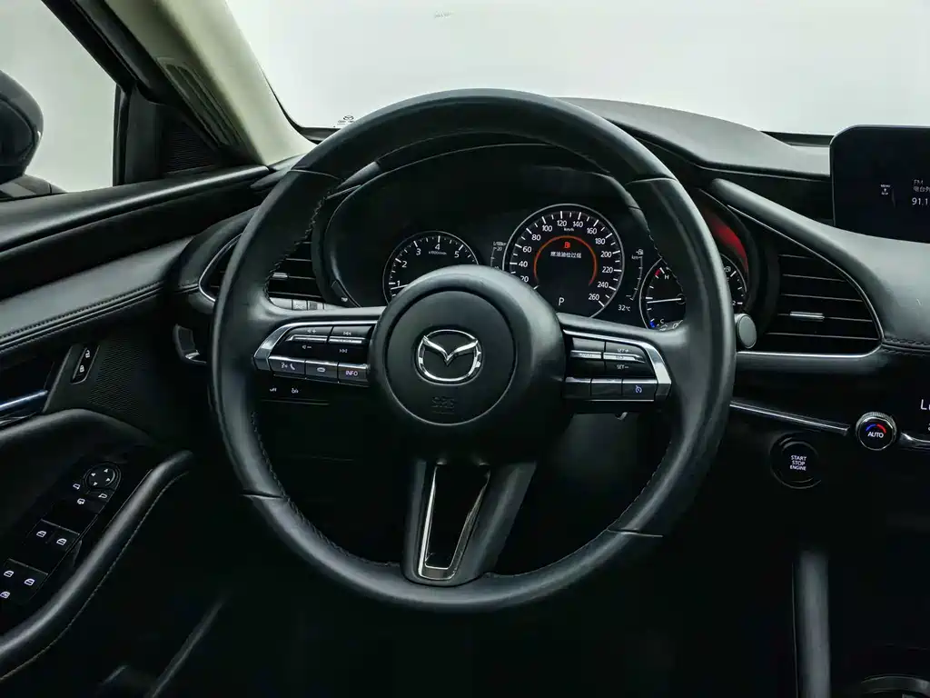 Mazda 3 Axela — фото 21