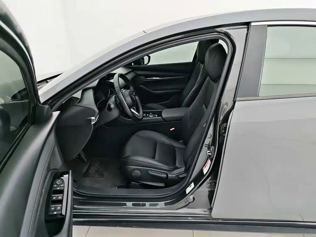 Mazda 3 Axela — фото 10