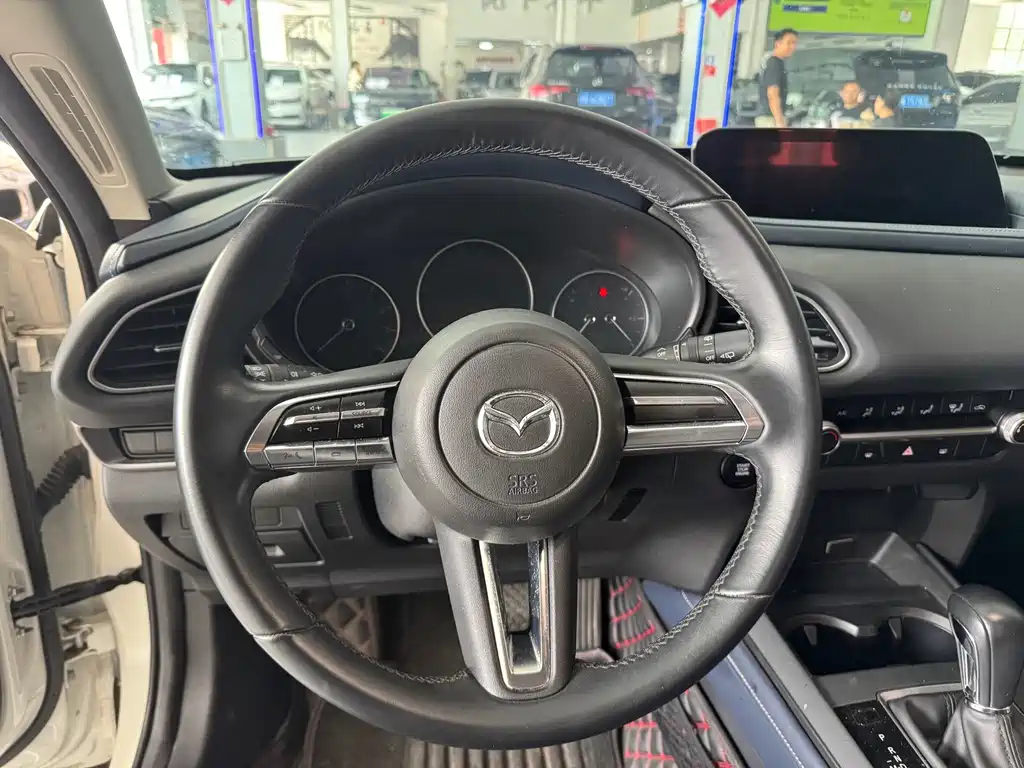 Mazda CX-30 — фото 10