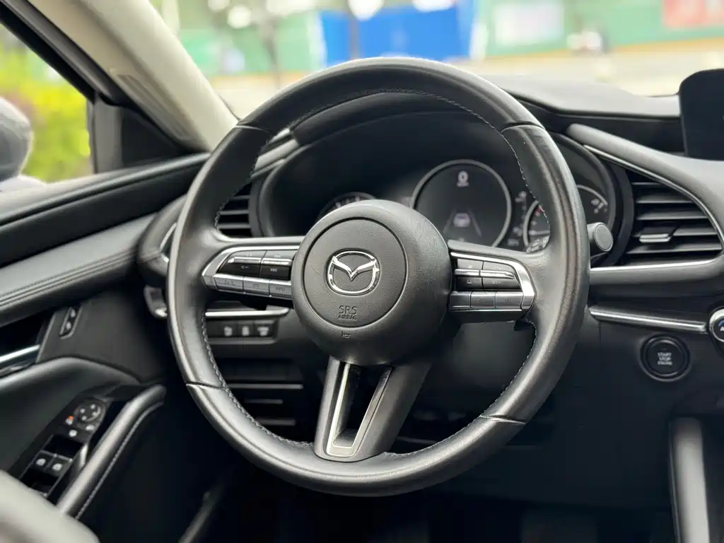 Mazda 3 Axela — фото 13