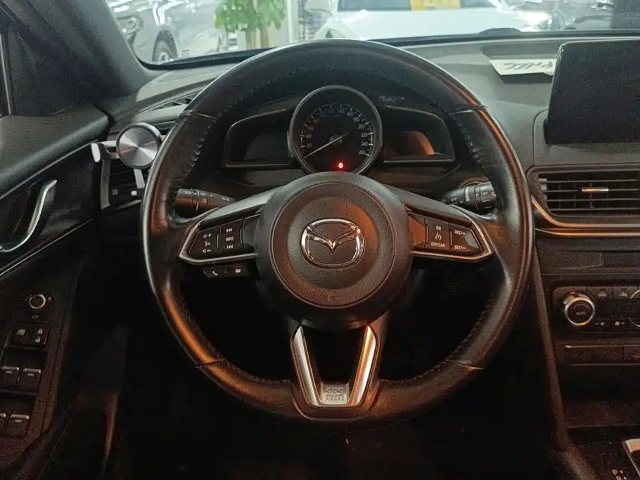 Mazda CX-4 — фото 15