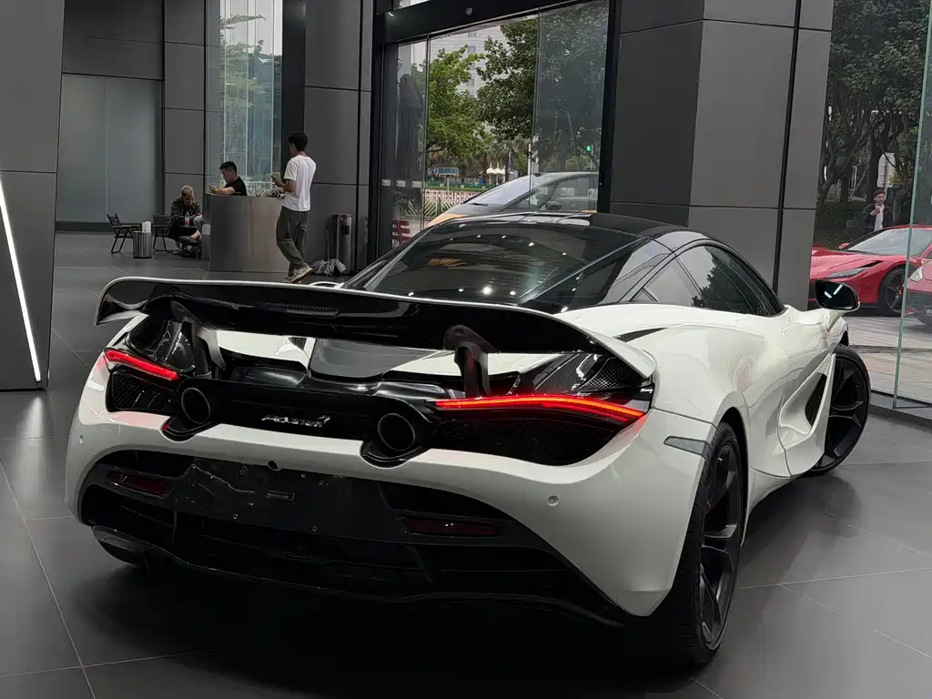 McLaren 720S — фото 11