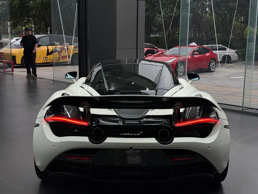 McLaren 720S — фото 12