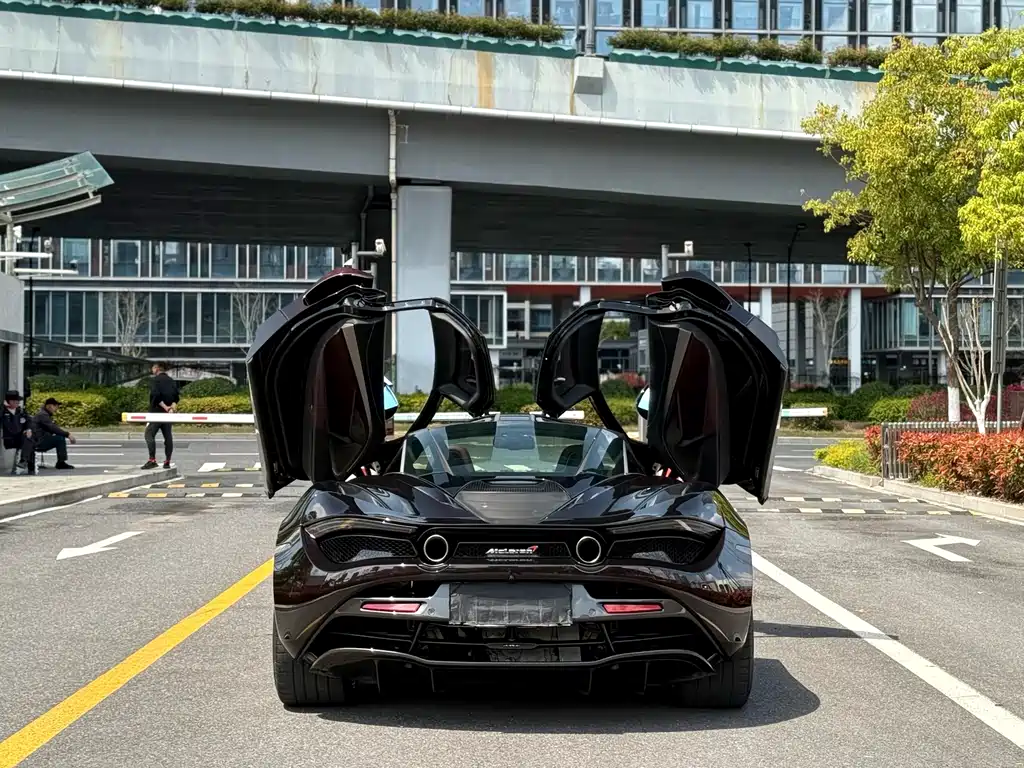 McLaren 720S — фото 8