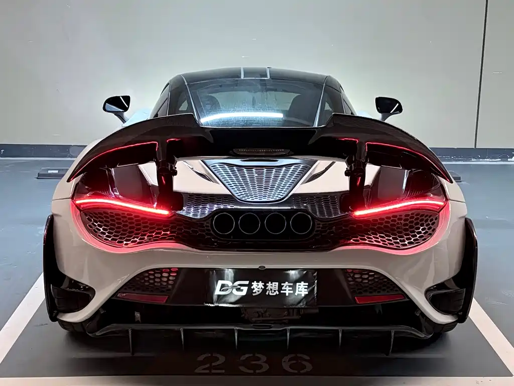 McLaren 720S — фото 11
