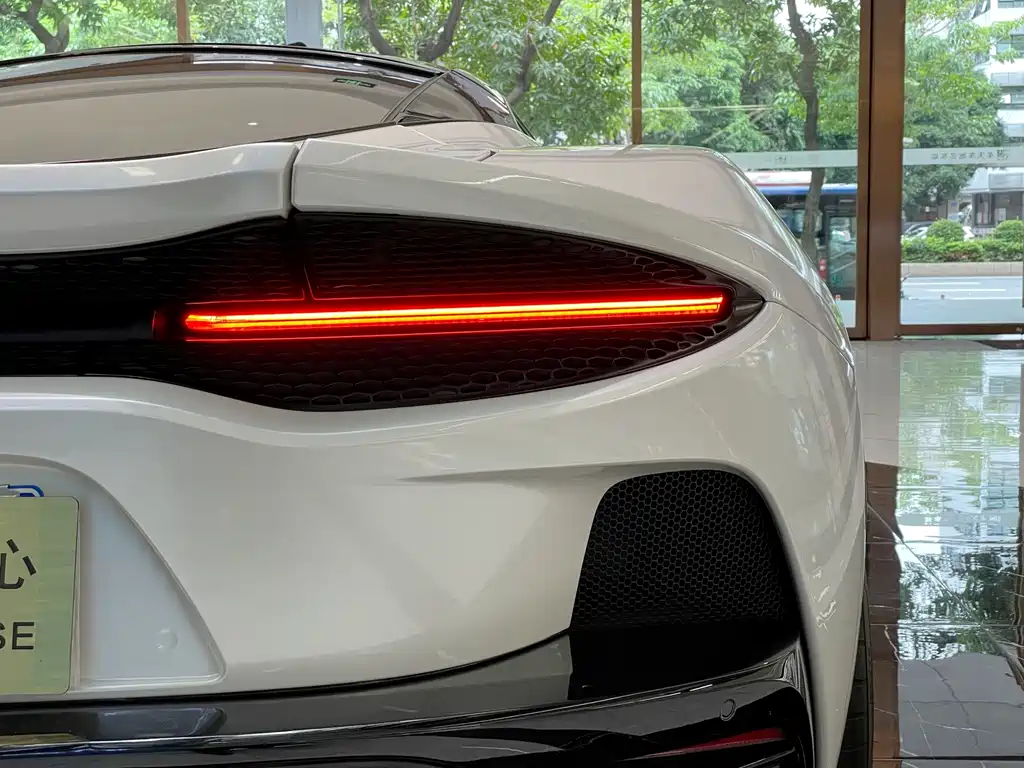 McLaren GT — фото 13