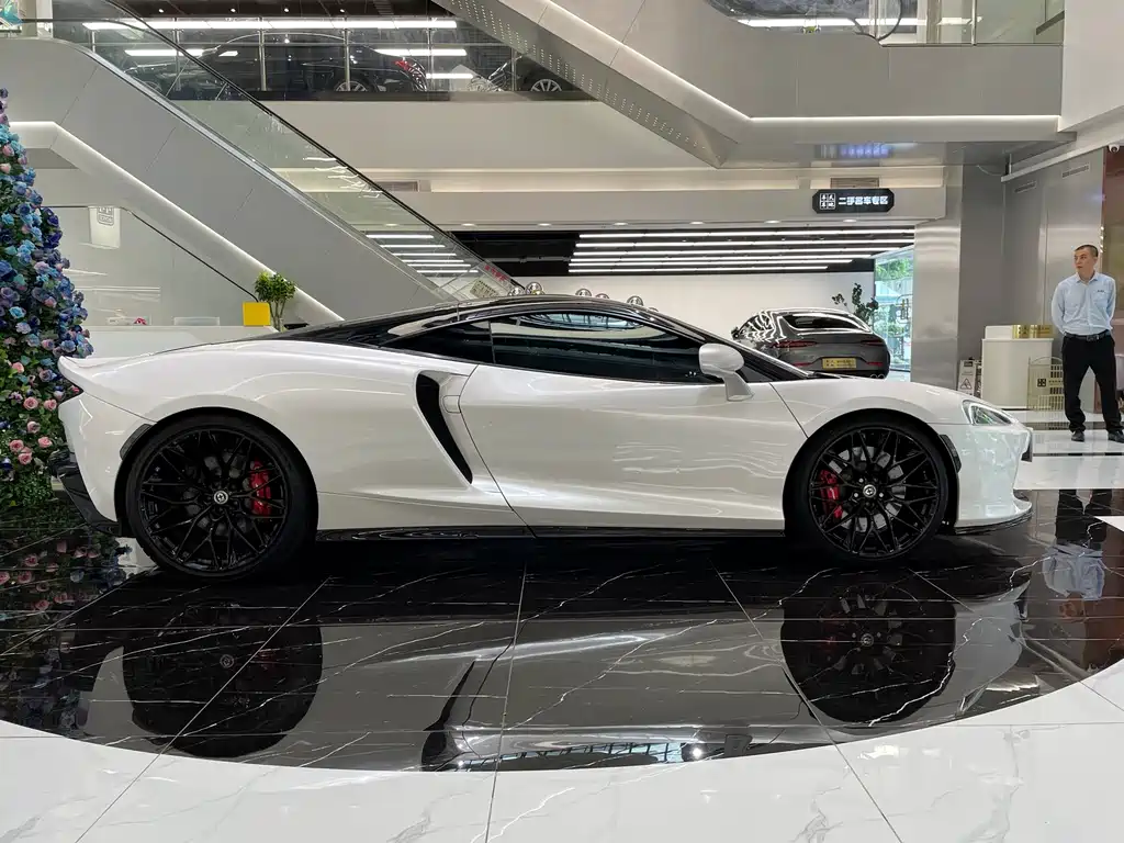 McLaren GT — фото 15
