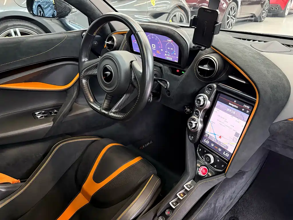 McLaren 720S — фото 11