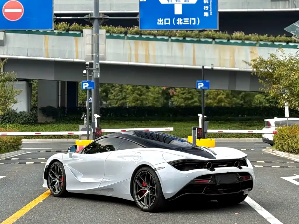 McLaren 720S — фото 9