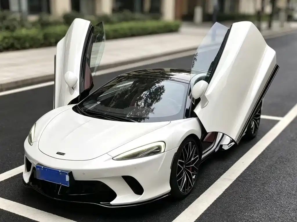 McLaren GT