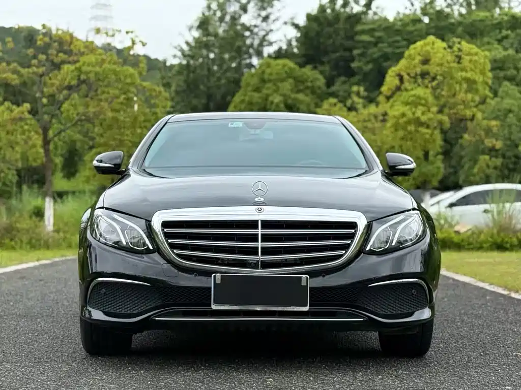 Mercedes-Benz E-Class — фото 2