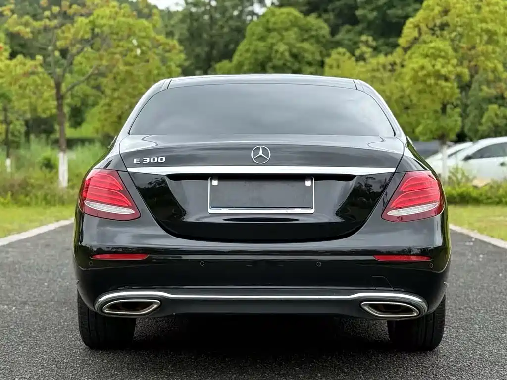 Mercedes-Benz E-Class — фото 5