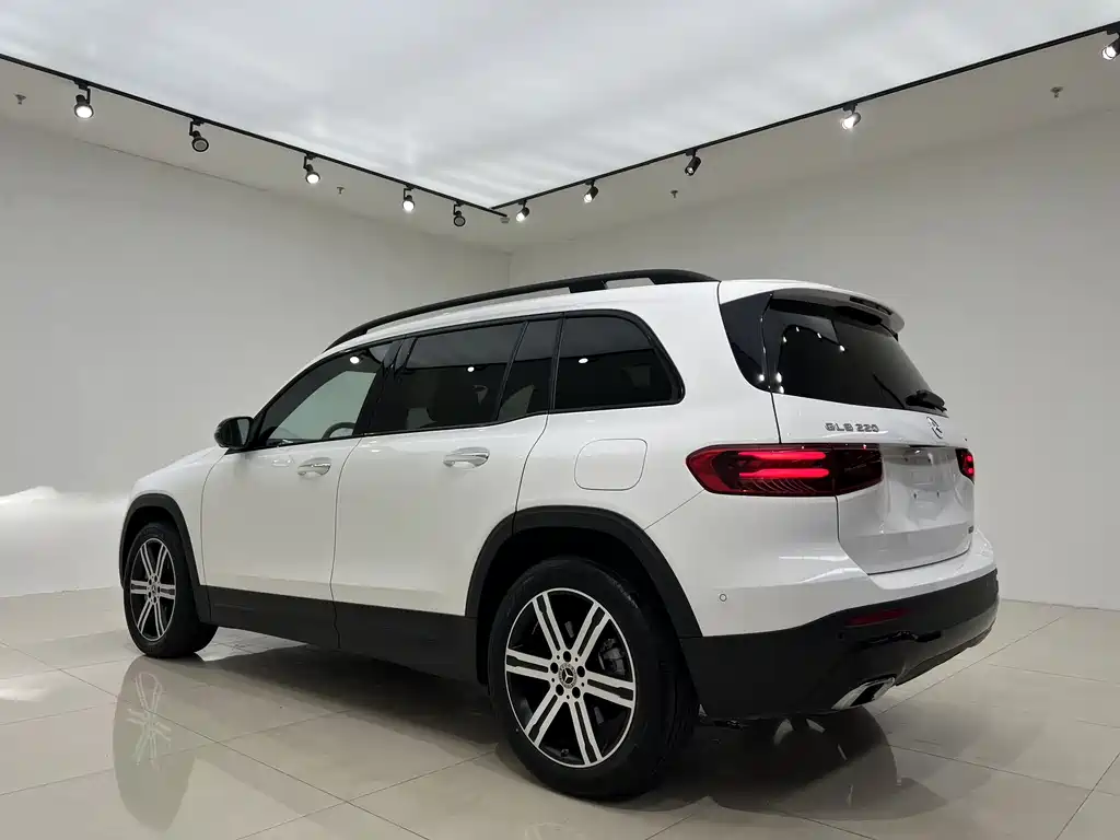 Mercedes-Benz GLB — фото 11