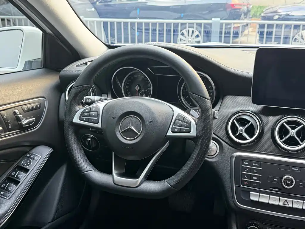 Mercedes-Benz GLA — фото 18