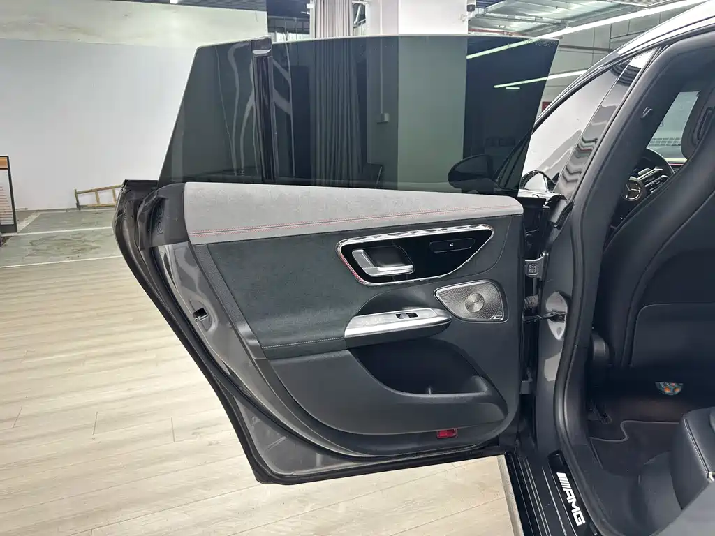 Mercedes-Benz EQE AMG — фото 11