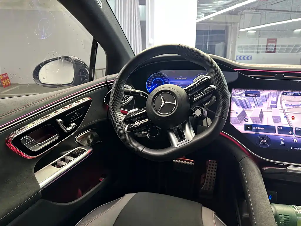 Mercedes-Benz EQE AMG — фото 21
