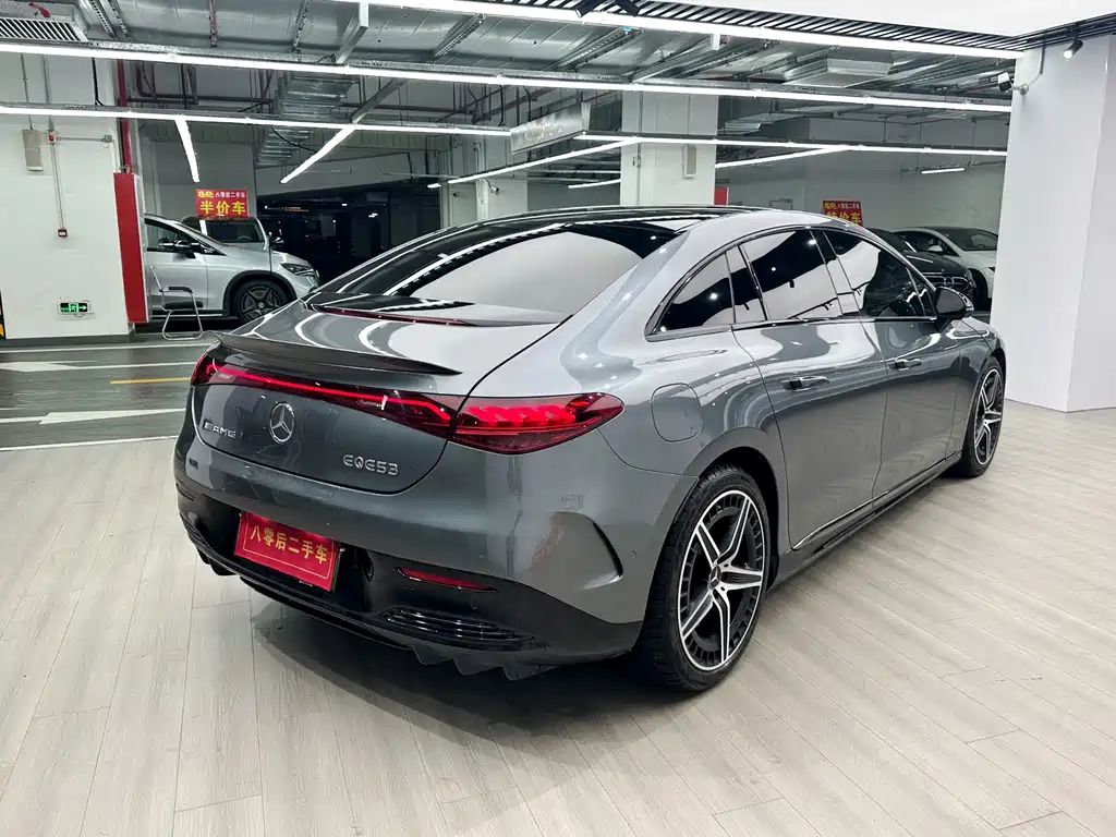 Mercedes-Benz EQE AMG — фото 7