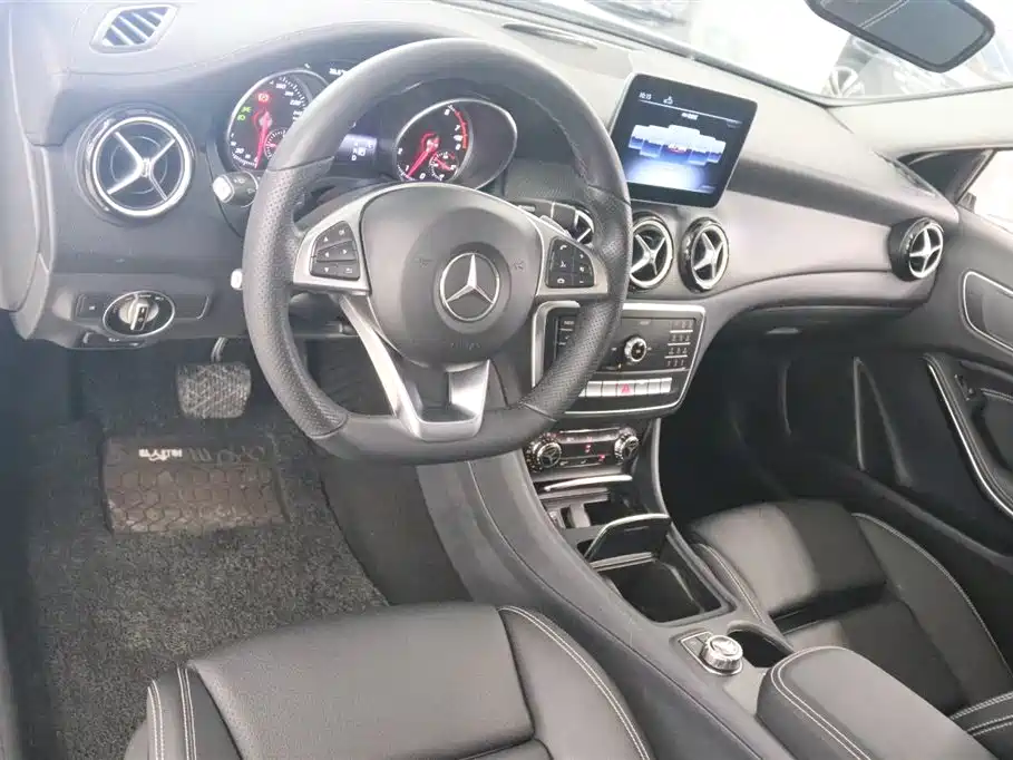 Mercedes-Benz GLA — фото 10