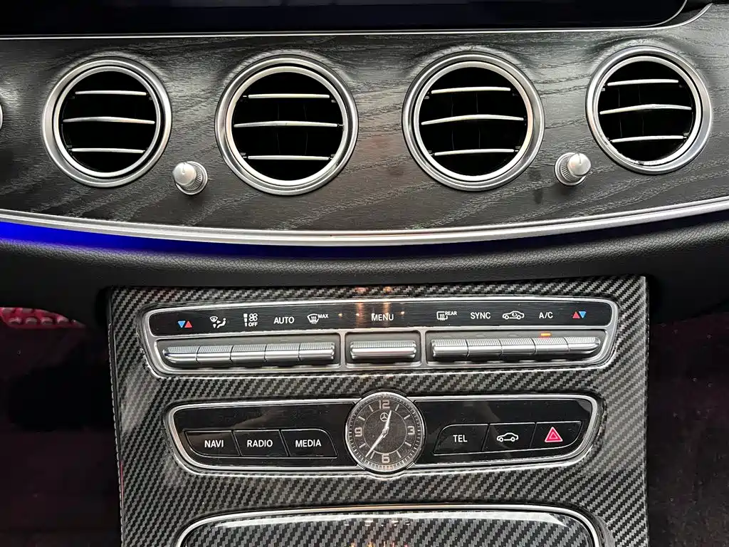 Mercedes-Benz E-Class — фото 11