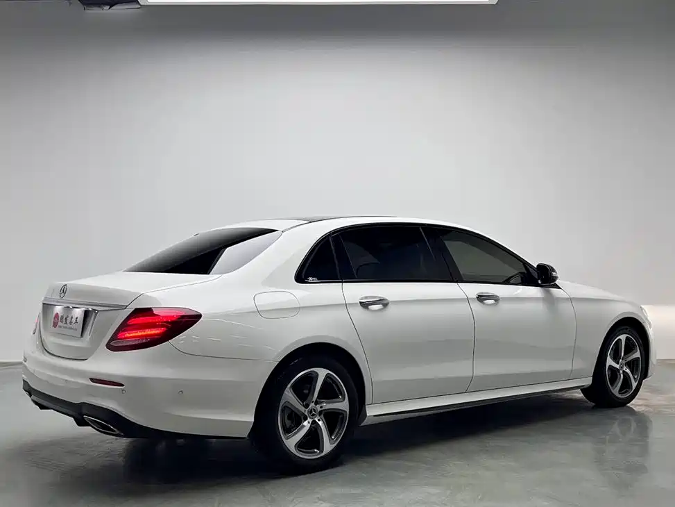 Mercedes-Benz E-Class — фото 19
