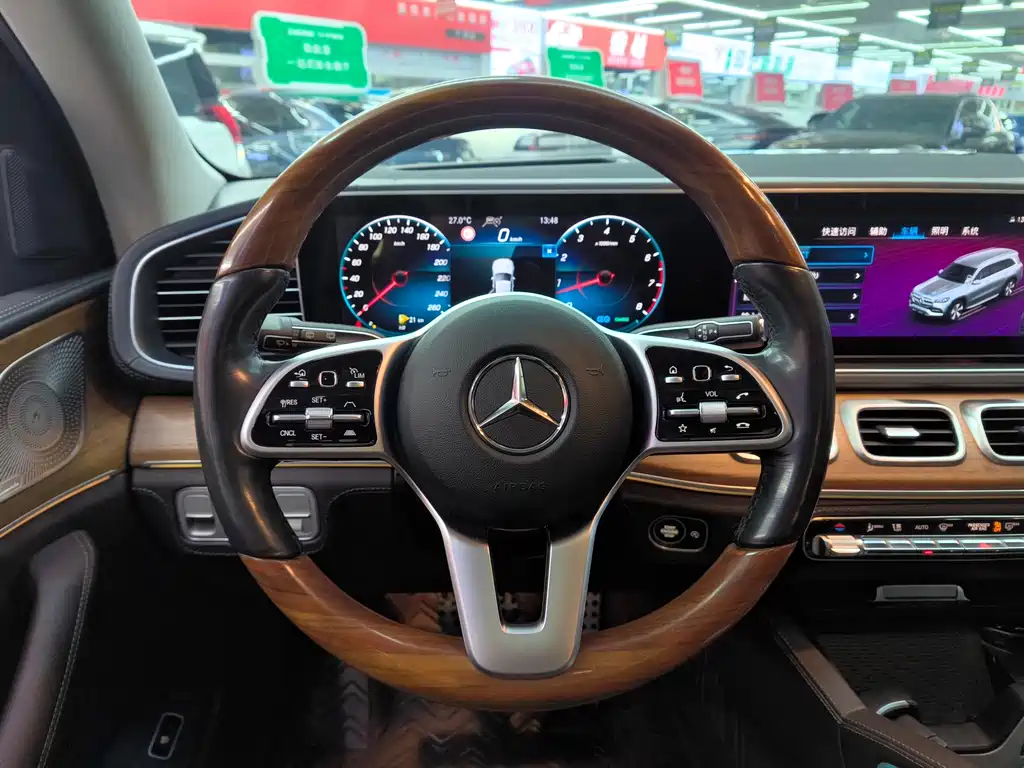 Mercedes-Benz GLS — фото 8