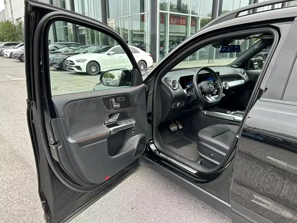 Mercedes-Benz GLB AMG — фото 11