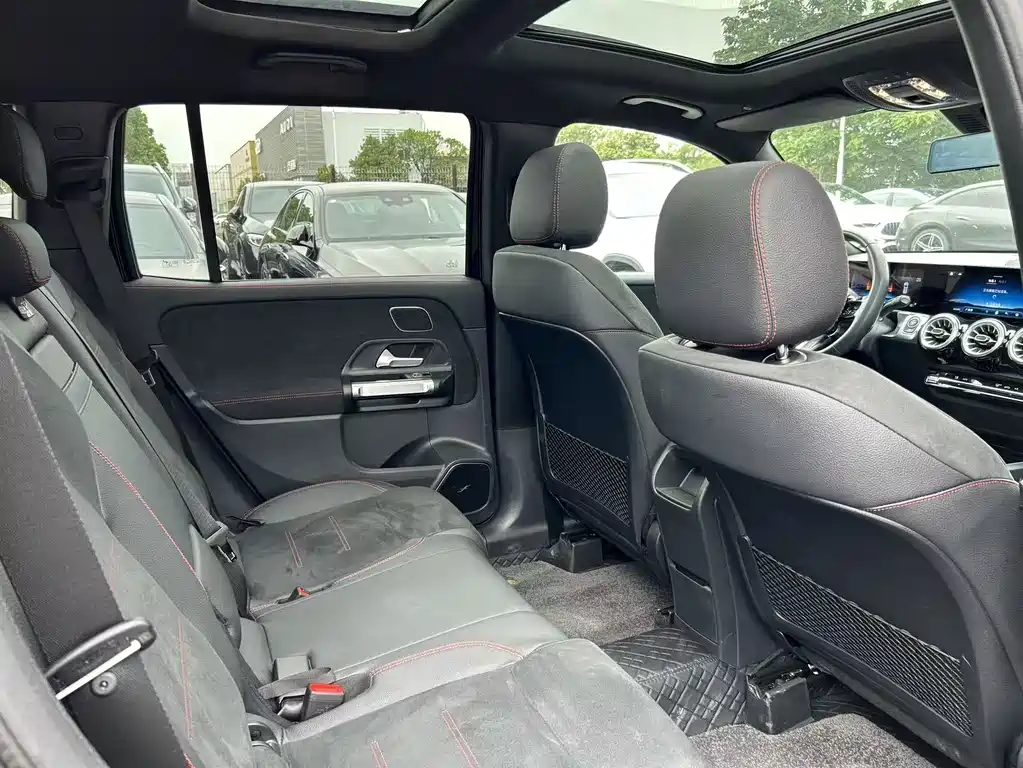 Mercedes-Benz GLB AMG — фото 13