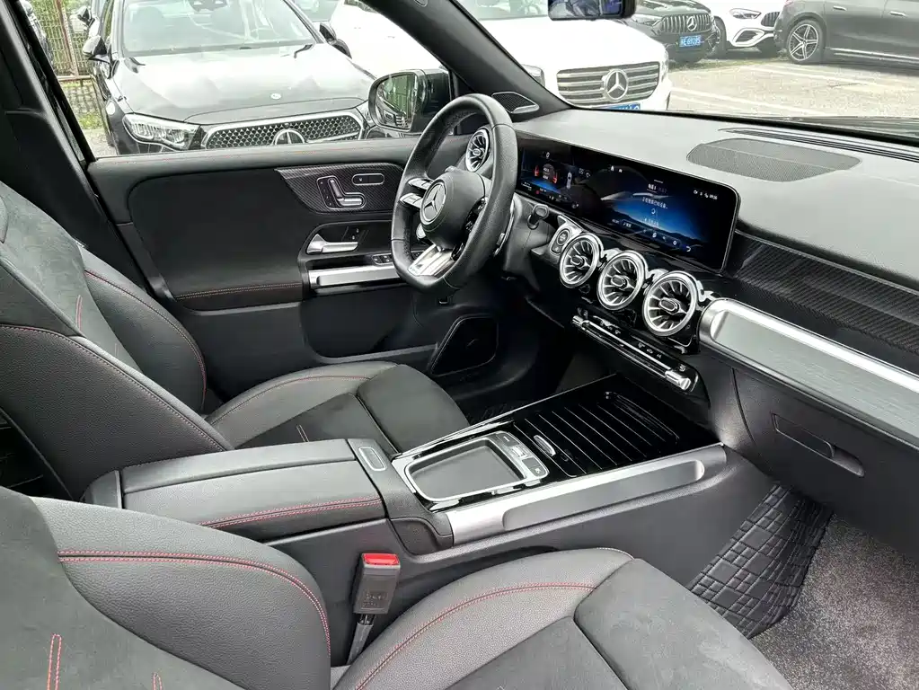 Mercedes-Benz GLB AMG — фото 14