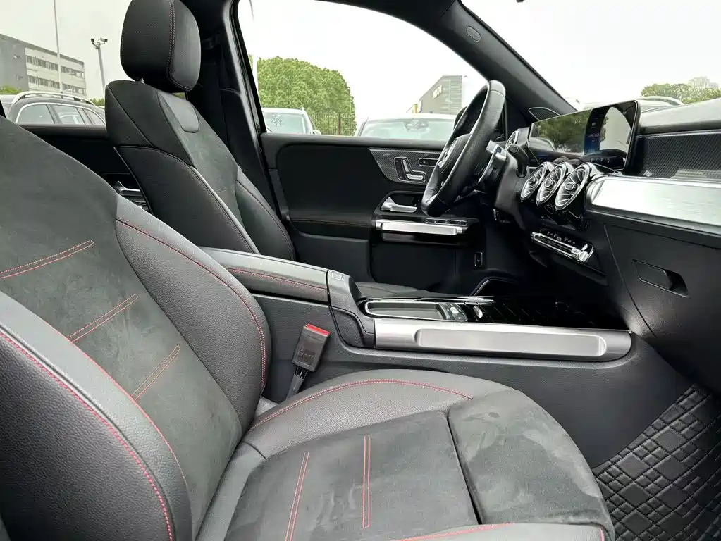 Mercedes-Benz GLB AMG — фото 15
