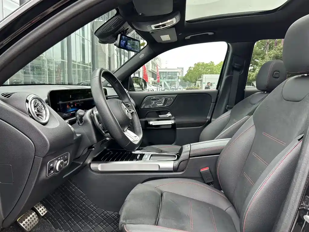 Mercedes-Benz GLB AMG — фото 10
