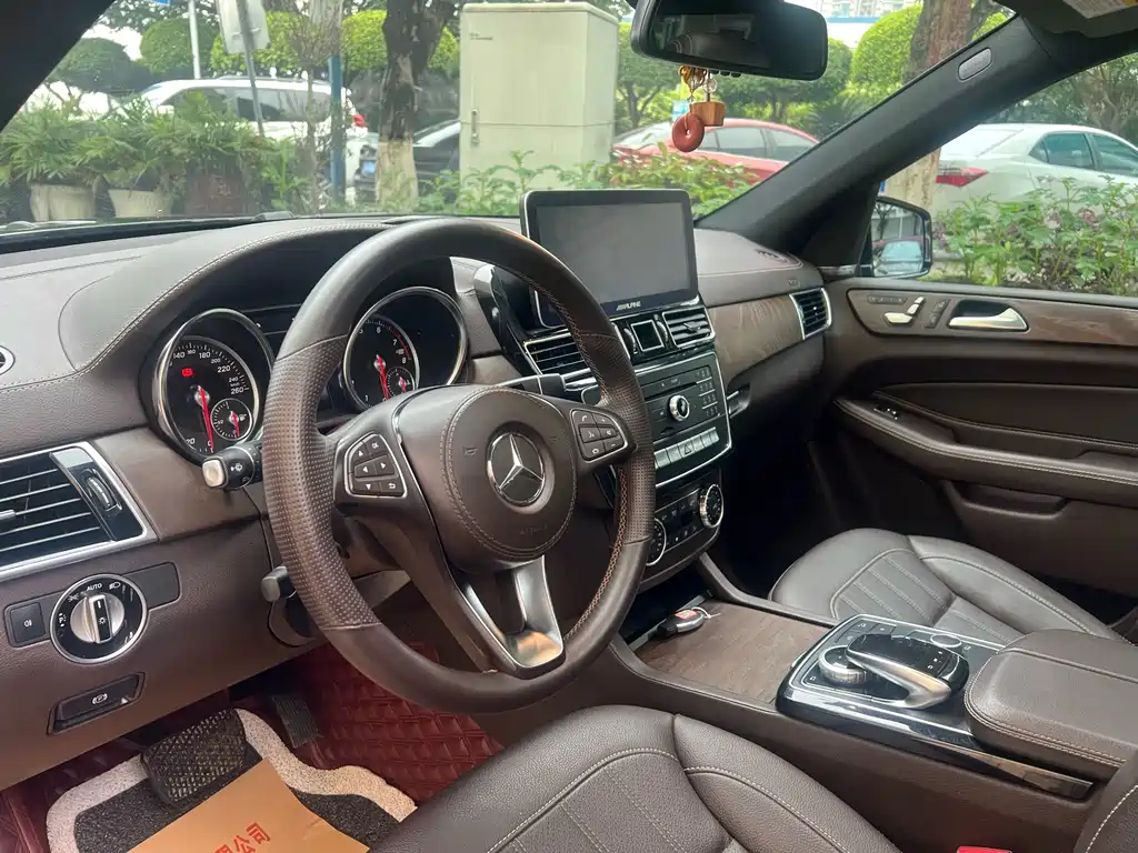 Mercedes-Benz GLS — фото 8