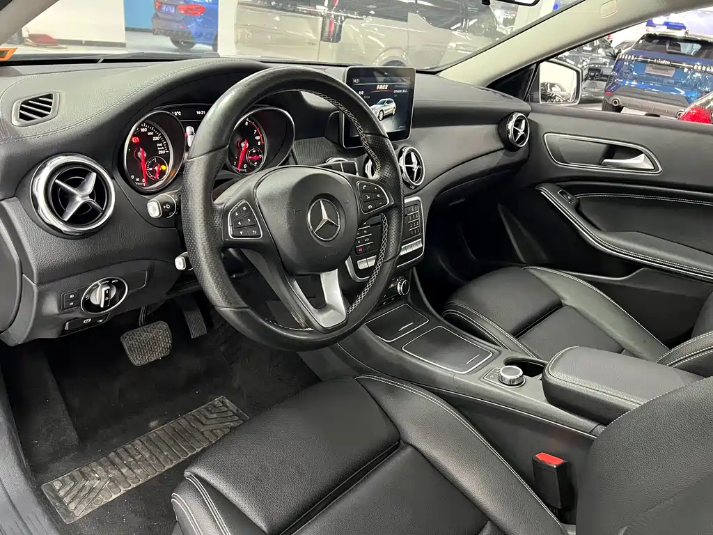 Mercedes-Benz GLA — фото 11