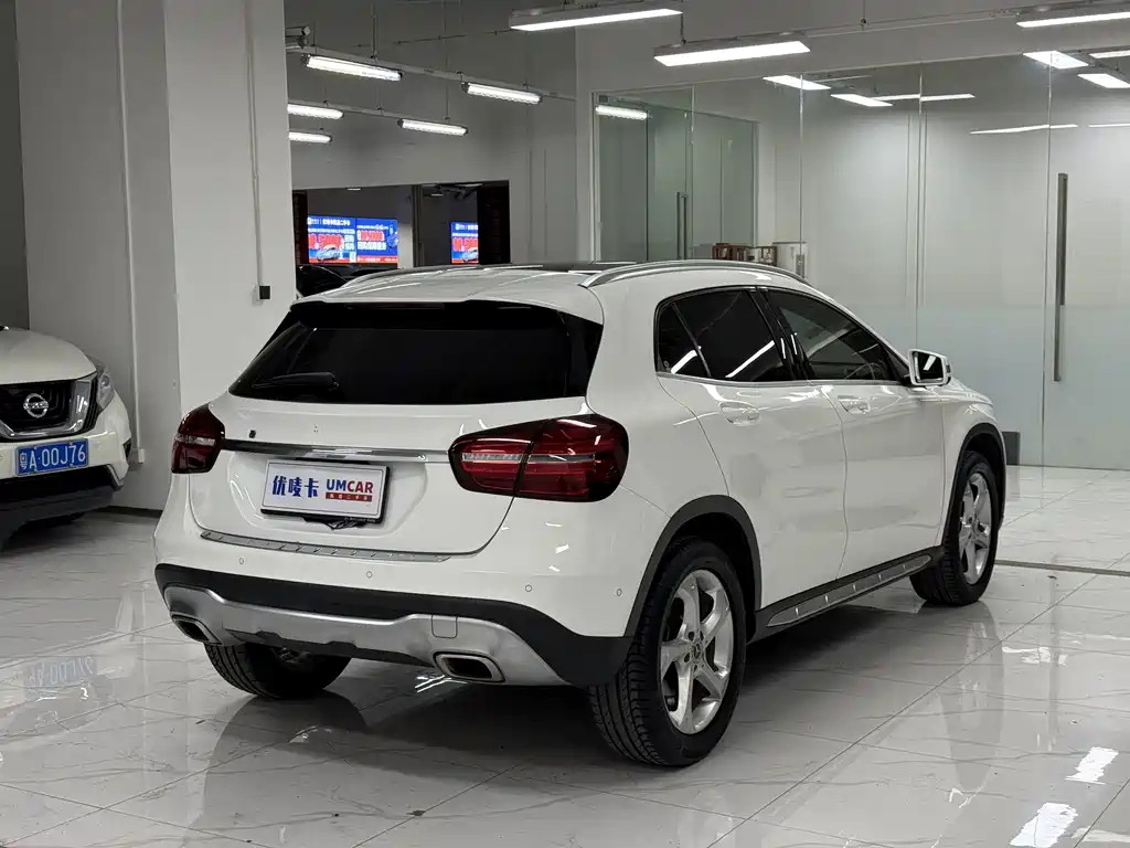 Mercedes-Benz GLA — фото 6