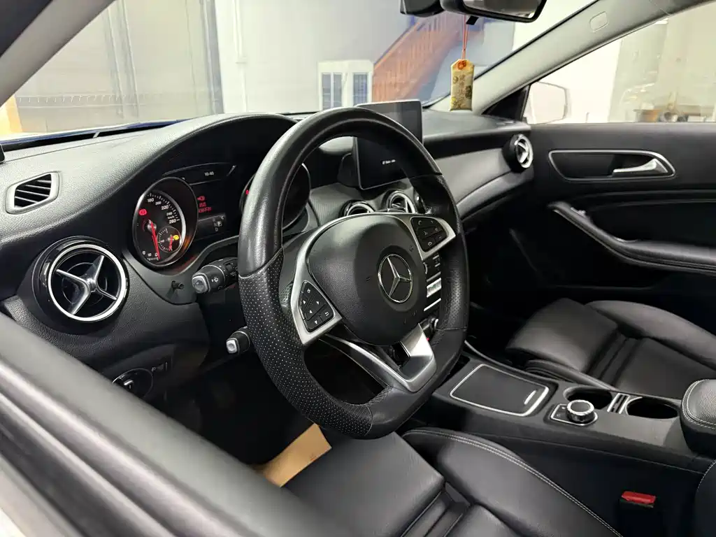 Mercedes-Benz GLA — фото 9