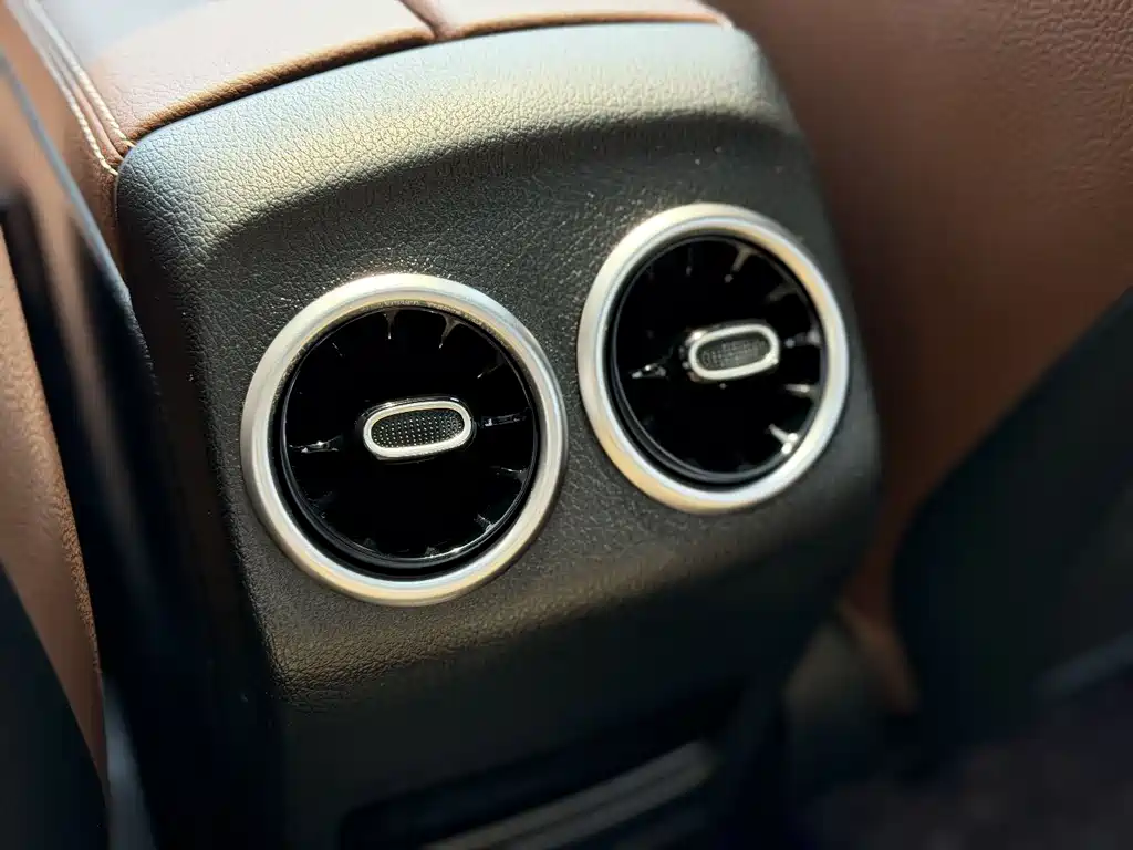 Mercedes-Benz GLB — фото 13