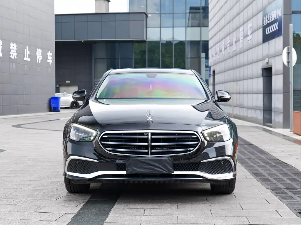 Mercedes-Benz E-Class — фото 2