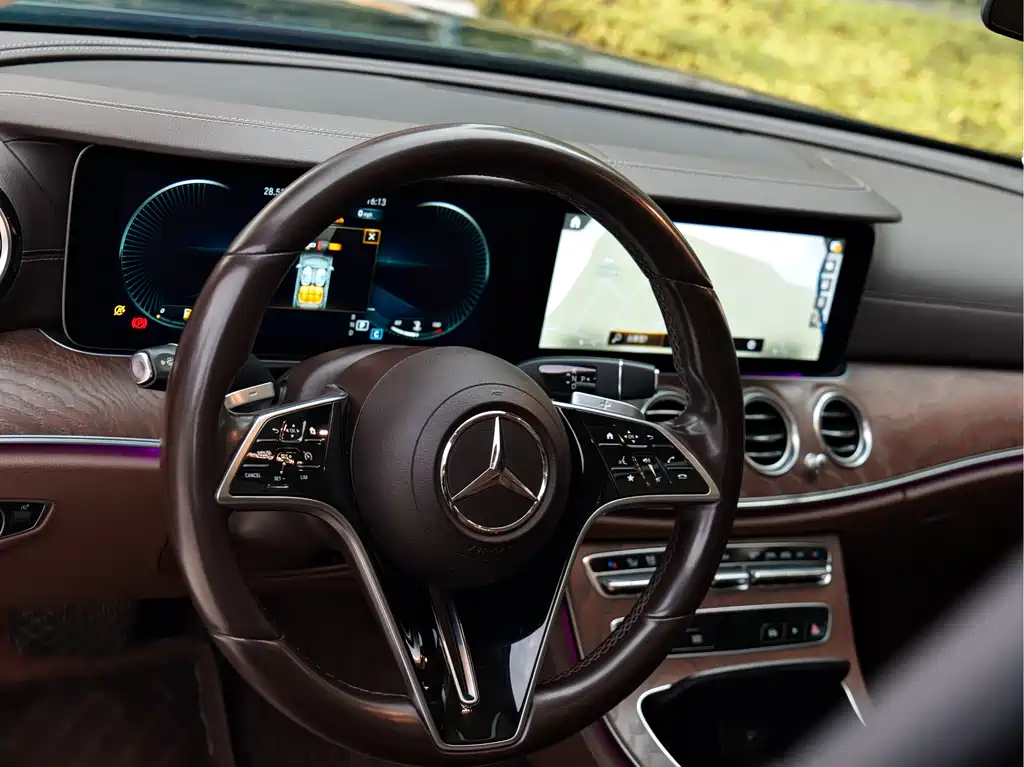 Mercedes-Benz E-Class — фото 11