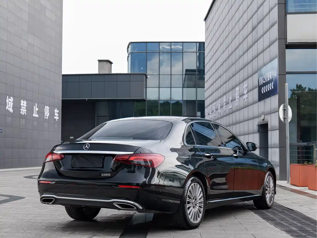 Mercedes-Benz E-Class — фото 6