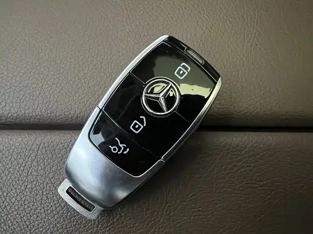 Mercedes-Benz E-Class — фото 13