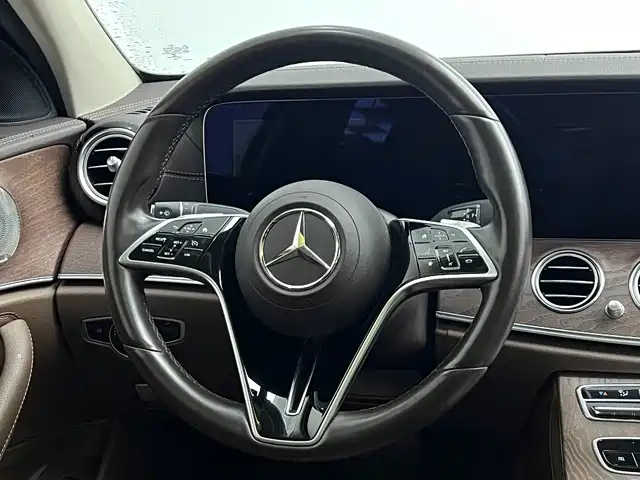 Mercedes-Benz E-Class — фото 14