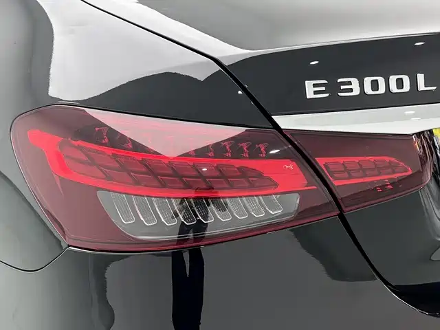 Mercedes-Benz E-Class — фото 18