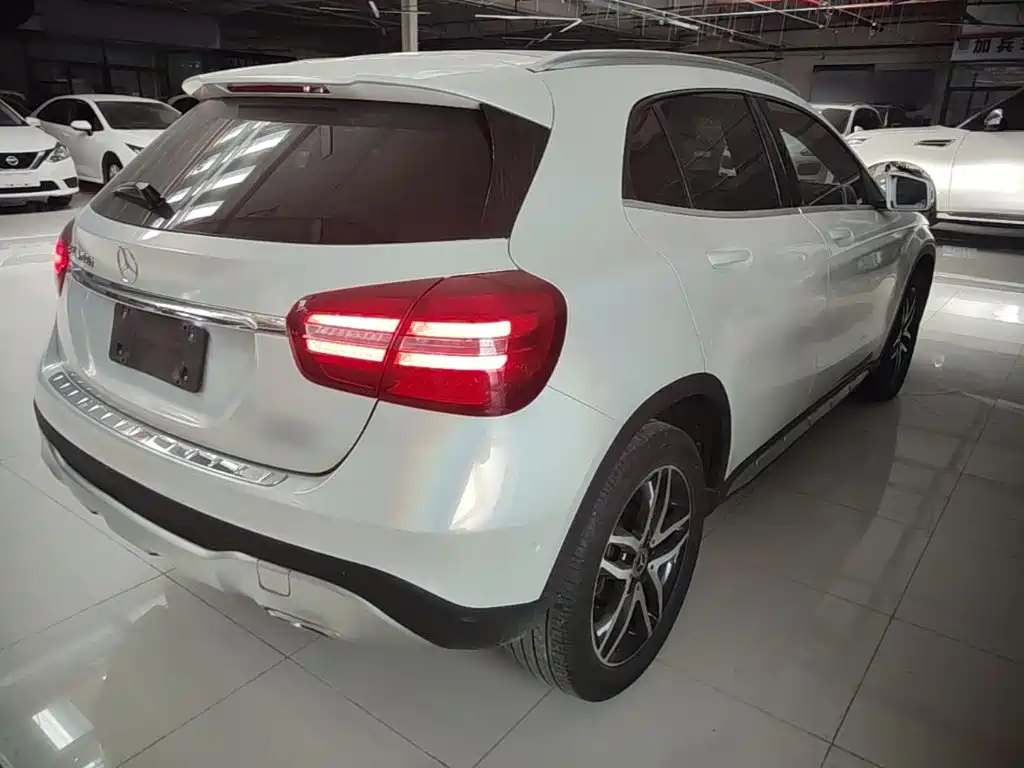 Mercedes-Benz GLA — фото 7