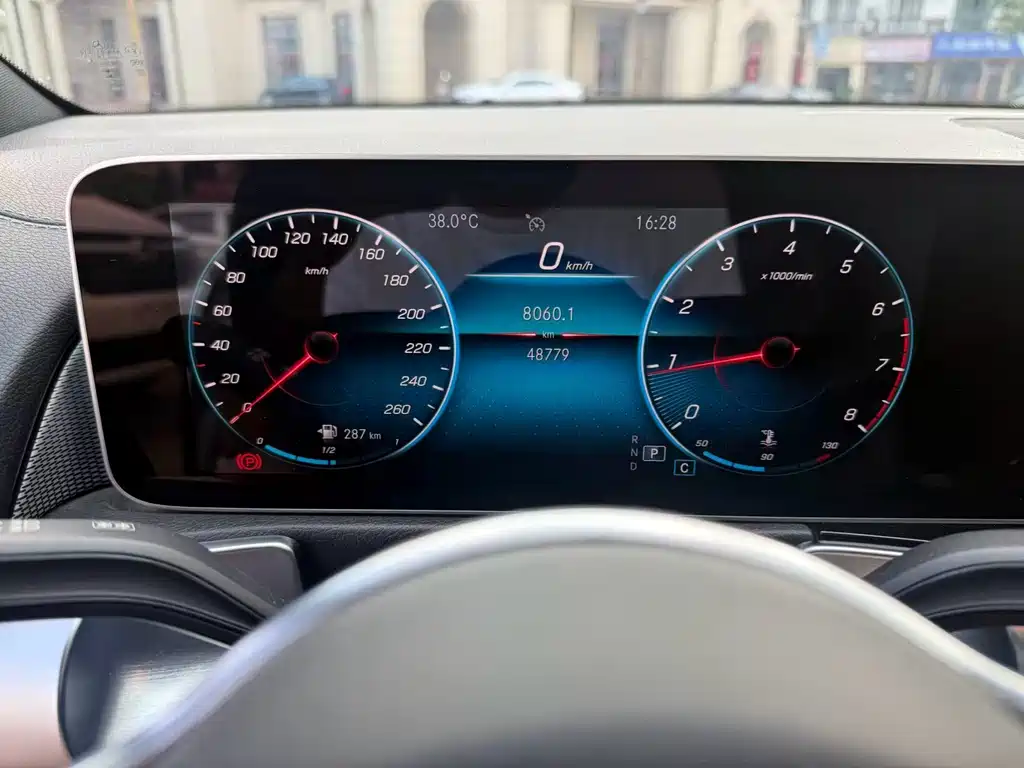 Mercedes-Benz GLB — фото 9