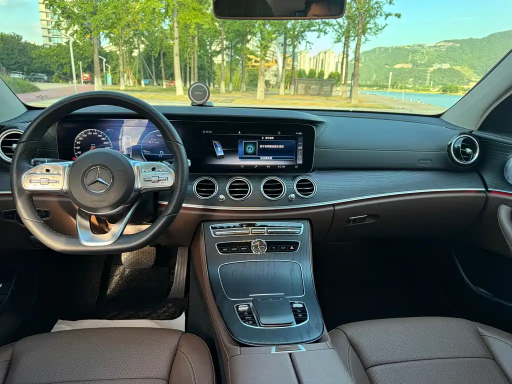 Mercedes-Benz E-Class — фото 11