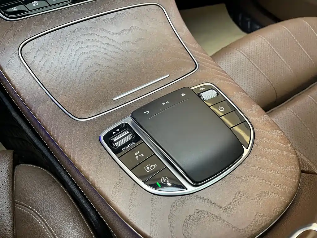 Mercedes-Benz E-Class — фото 15